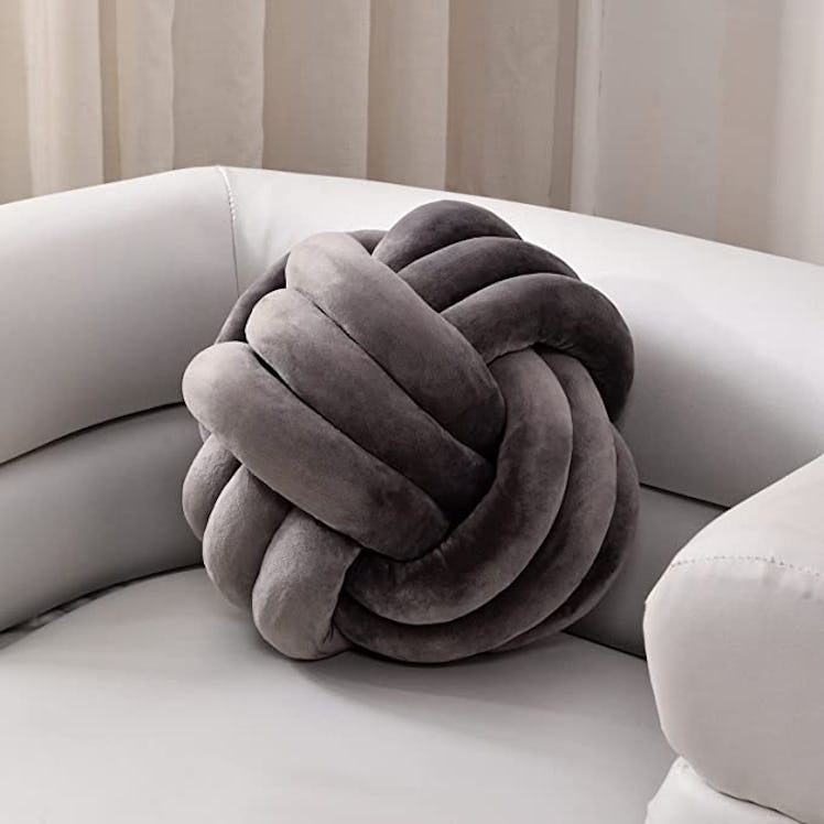 ZAKUN Knot Pillow Ball