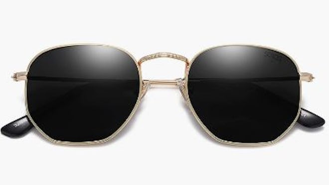 These trendy and sunglasses for snow feature a stylish metal frame and are surprisingly cheap on Ama...