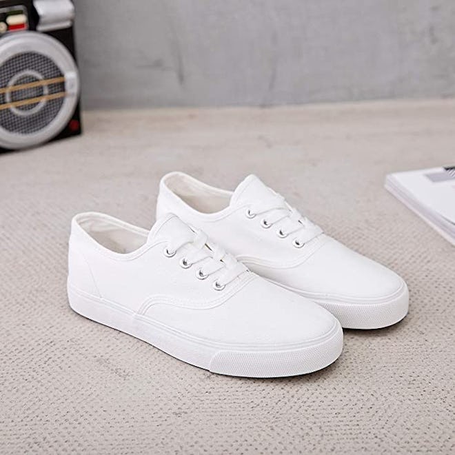 Adokoo Canvas Low Cut Sneakers