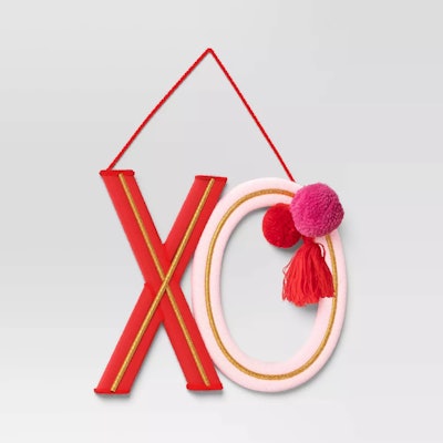 XO wall hanging, an on-theme Valentine's Day decor item