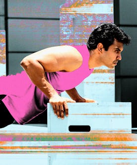 A man in a pink tank-top doing ab exercises at the gym