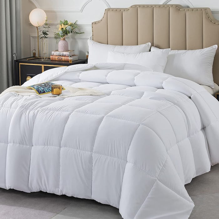DOWNCOOL Down Alternative Quilted Comforter