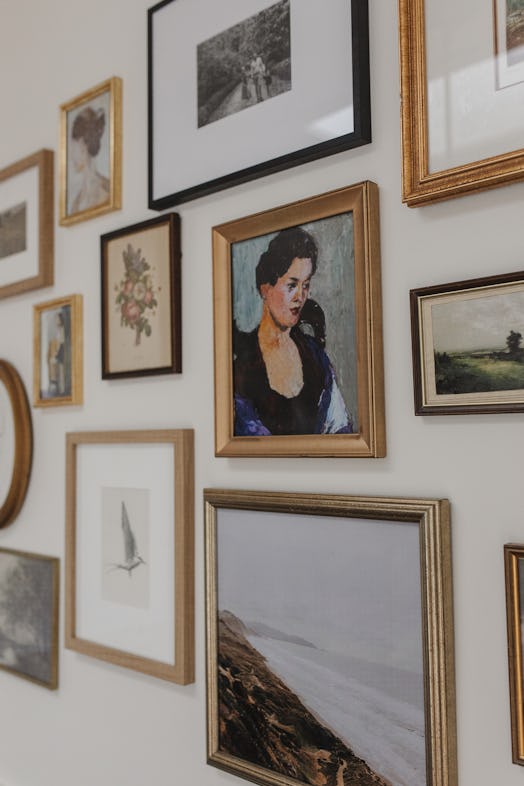 8 Unique Gallery Wall Ideas That Are Designer Approved 8-unique-gallery-wall-ideas-that-are-designer-approved