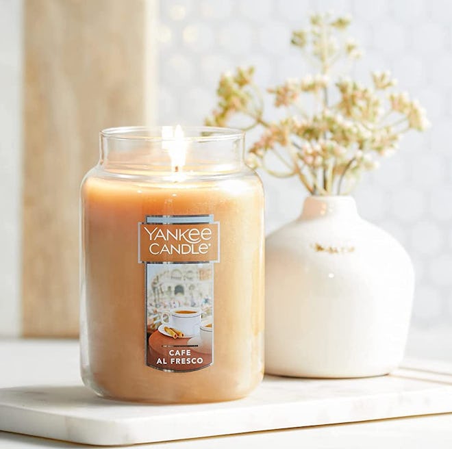 With notes of cinnamon and caramel, this coffee candle smells like a bakery.