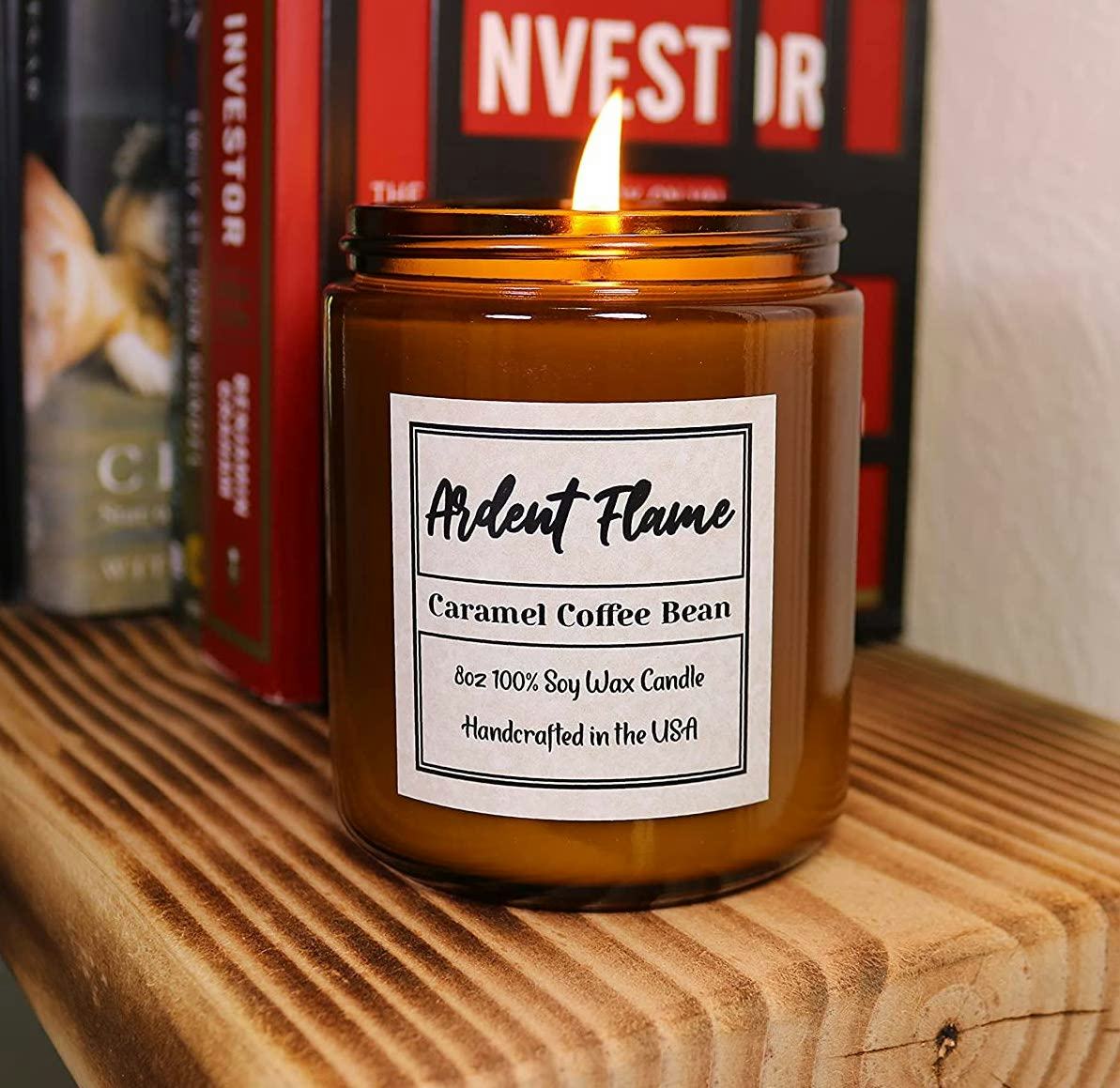 This coffee candle has notes of caramel for a warm, sweet scent.