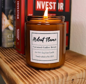 This coffee candle has notes of caramel for a warm, sweet scent.