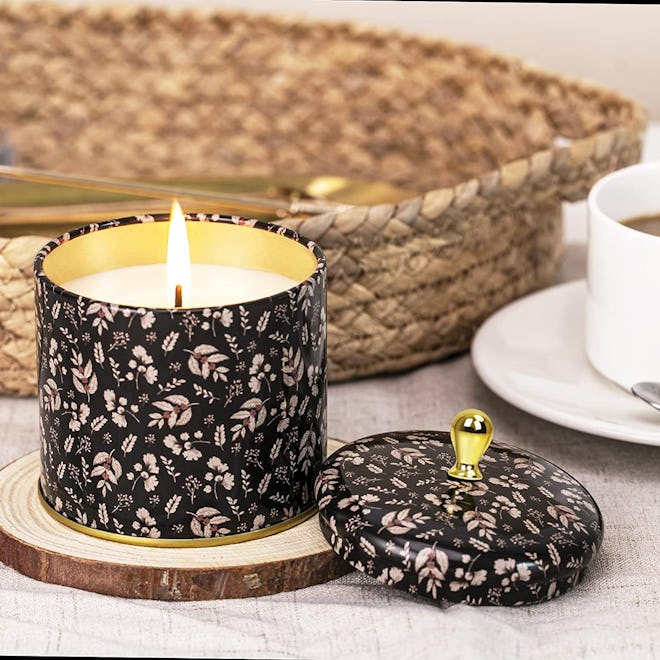 A little more daring, this coffee candle has notes of rum.