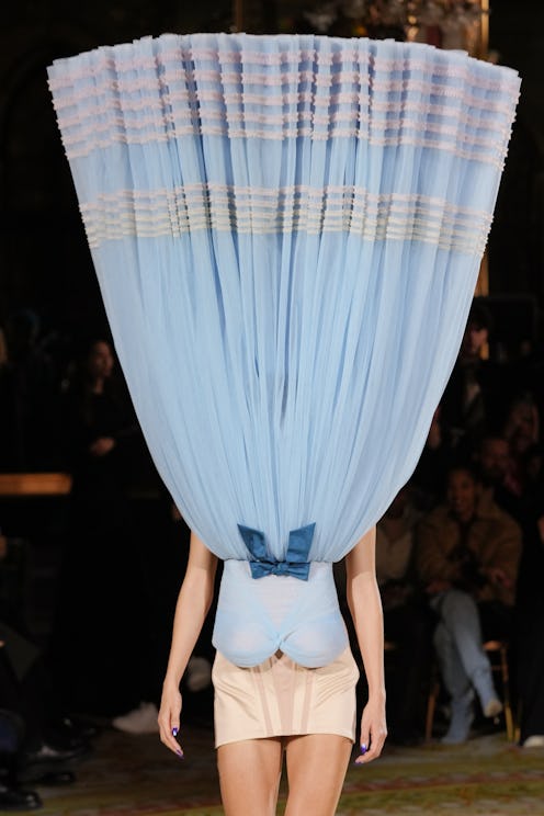Viktor & Rolf : Runway - Paris Fashion Week - Haute Couture Spring Summer 2023