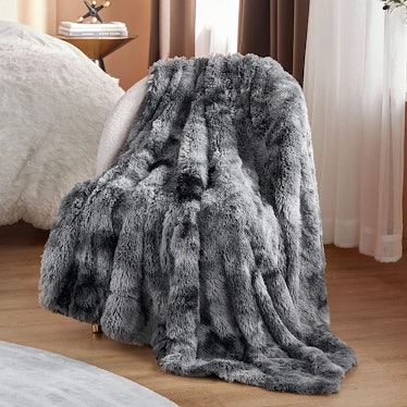 BEDSURE Warm Faux Fur Throw Blanket