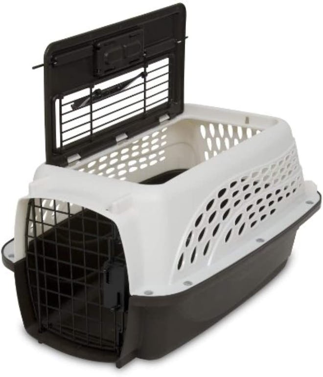 This small cat carrier for nervous cats is deal for petite breeds and kittens.