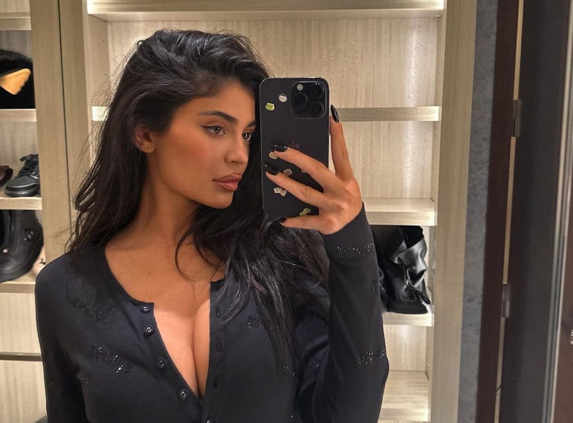 Kylie Jenner snaps a selfie and shares on Instagram like Kourtney Kardashian sharing Kylie Jenner's ...