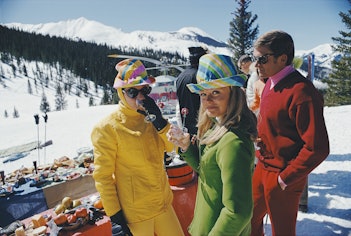 80s Ski Lodge costumes. Love these!  80s party outfits, Party outfit, Apres  ski party