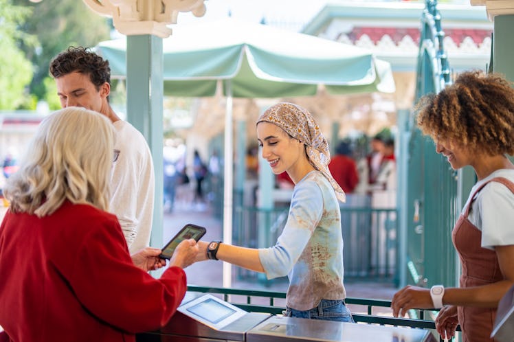 Guests enter Disneyland with MagicBand+, which is a convenience of getting MagicBands. 