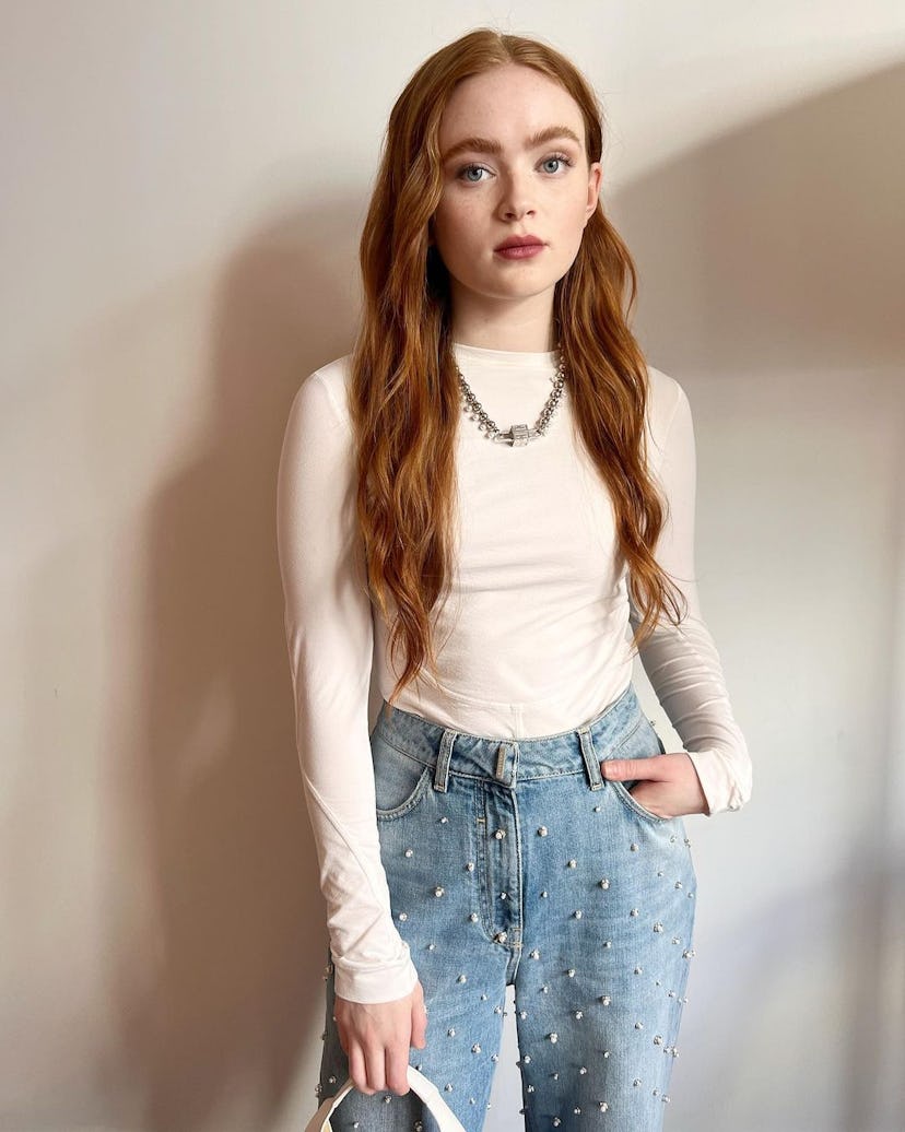 sadie sink wearing jeans