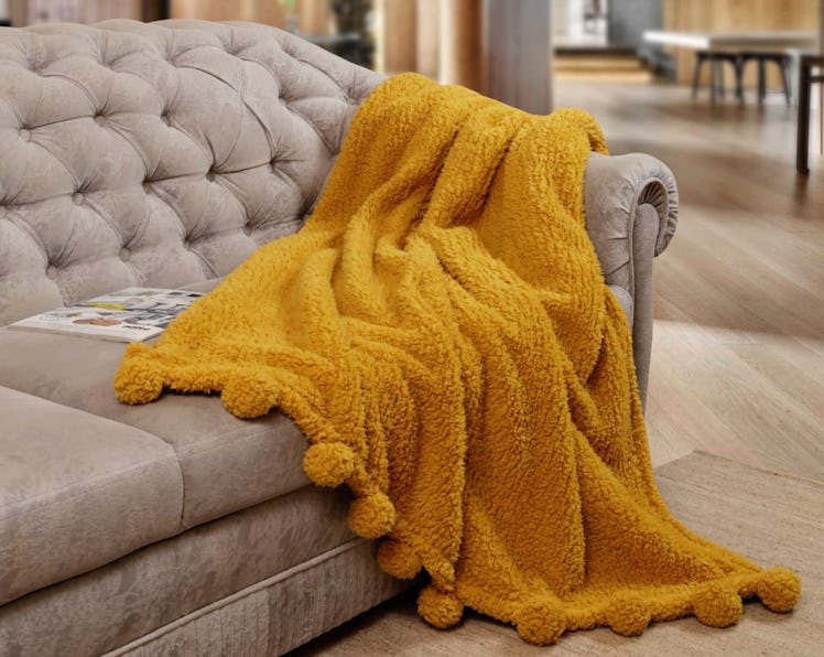 GREEN ORANGE Sherpa Throw Blanket