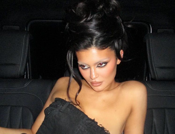 Kylie Jenner without eyebrows.