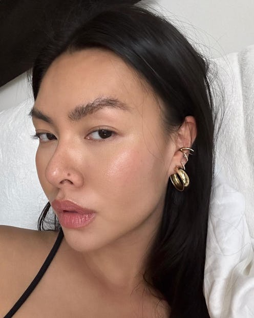 The Piccasso Makeup Spatula is TikTok’s newest K-Beauty obsession. The makeup spatula is used for ap…