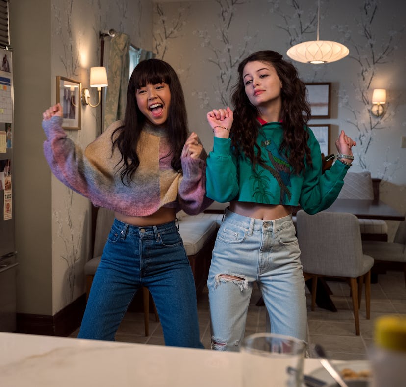 Chelsea Clark as Norah, Sara Waisglass as Maxine Baker in episode 201 of 'Ginny & Georgia'