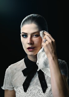 Rosamund Pike wiping makeup off of her face