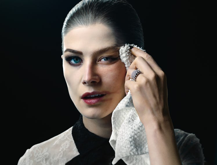 Rosamund Pike wiping makeup off of her face