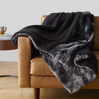 Amazon Basics Faux Fur Sherpa Blanket