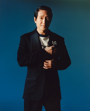 Ke Huy Quan wears a black suit and t-shirt.