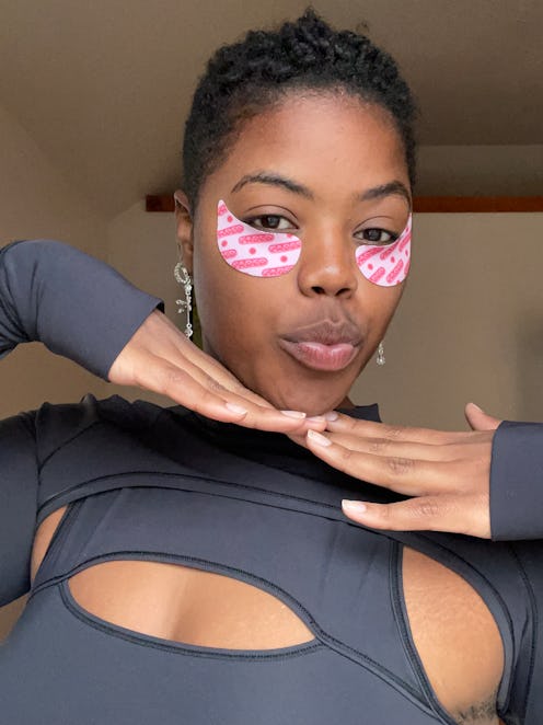 Beauty writer Simedar Jackson testing Topicals Faded Under Eye Masks.