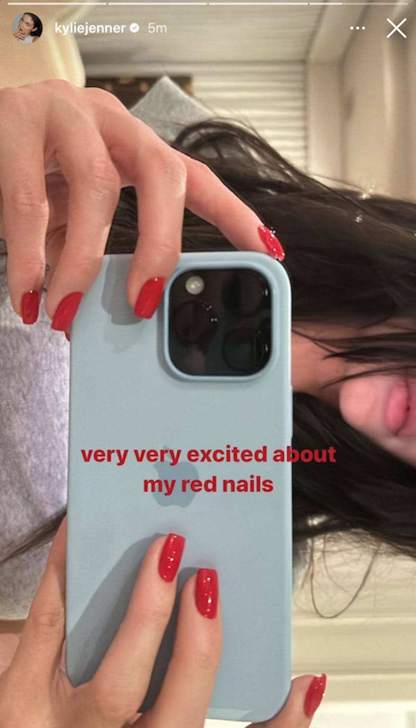 One of fall 2023’s most popular nail polish color trends is cherry red. Here, Kylie Jenner’s short, …