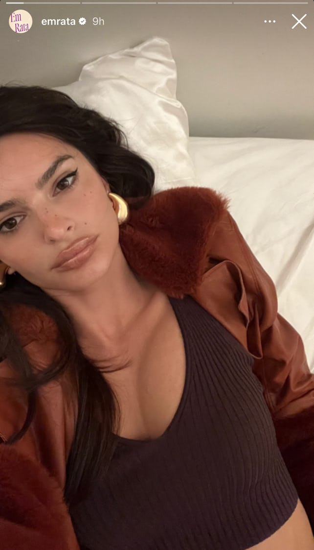 Emily Ratajkowski&rsquo;s frosted caramel lip gloss.