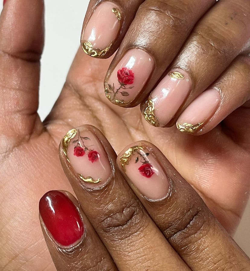 For simple fall/winter 2023 manicure inspo, try a simple short nail design that combines gold chrome...