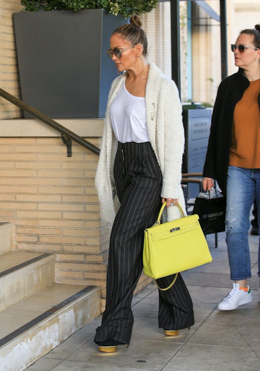 Jennifer Lopez carries an Hermès Kelly bag in 2016.