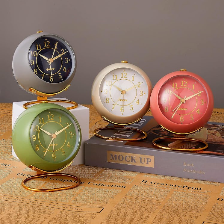 rjuwurv Retro Table Clock