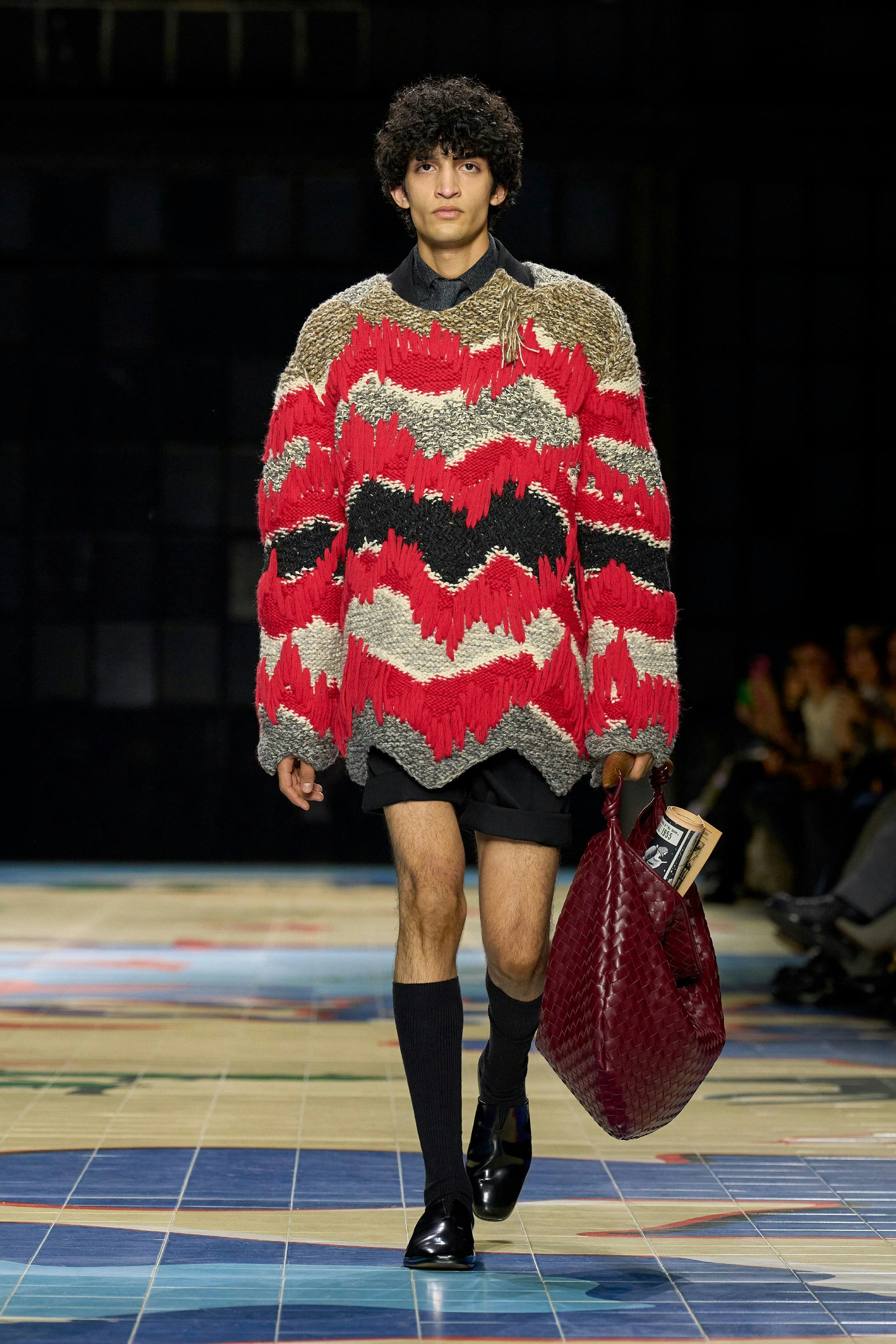 a look from Bottega Veneta spring 2024 runway 