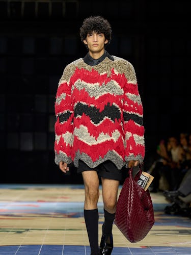 a look from Bottega Veneta spring 2024 runway