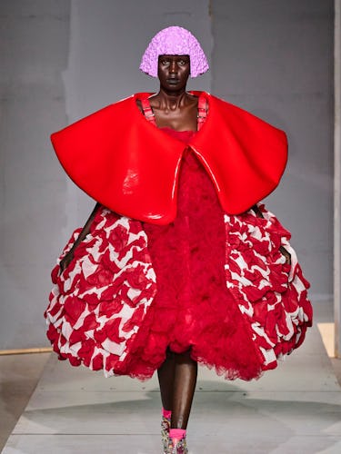 a look from Comme des Garçons spring 2024 runway