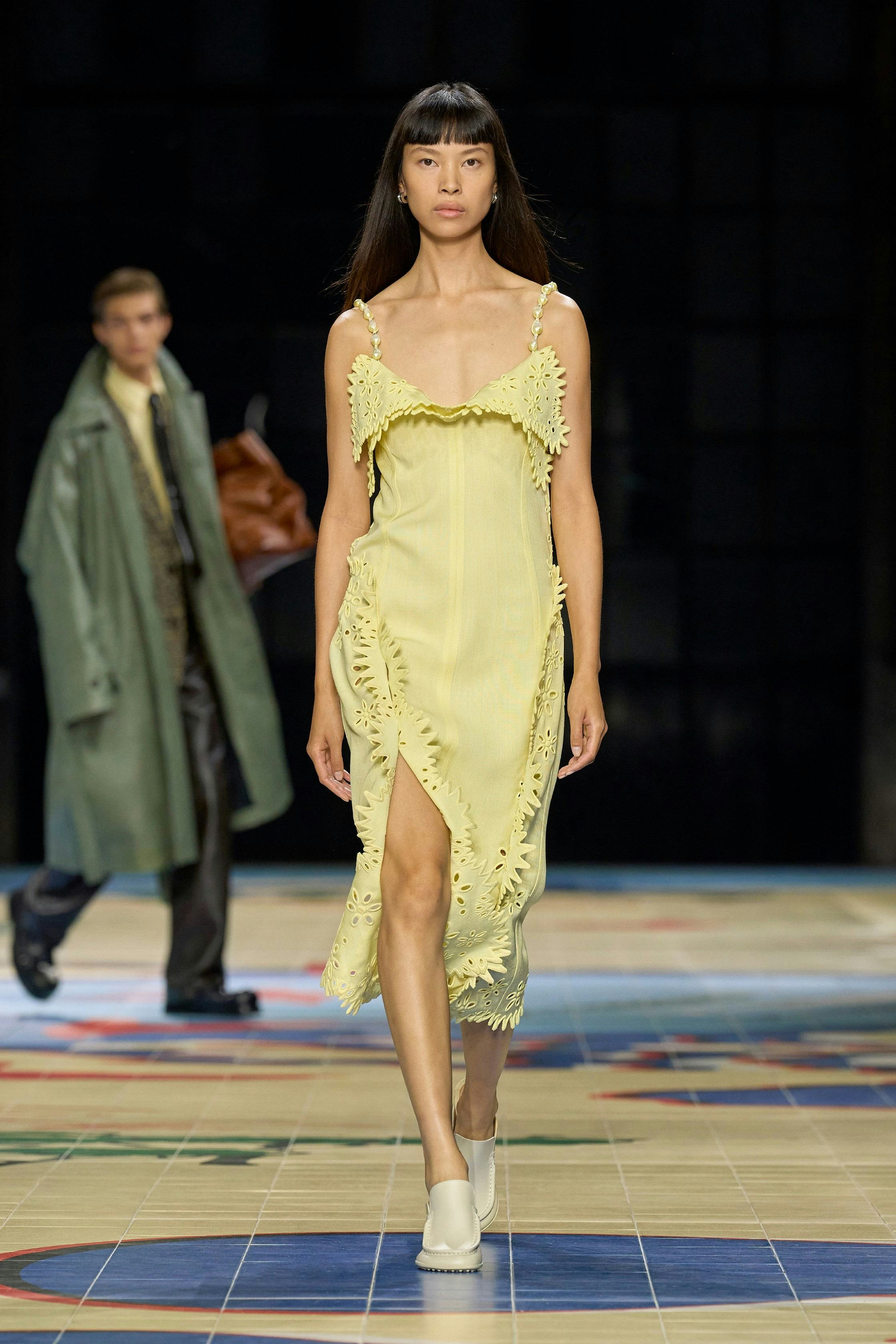 a look from Bottega Veneta spring 2024 runway
