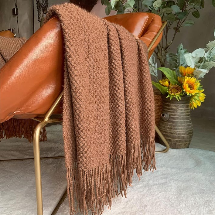 LOMAO Knitted Throw Blanket