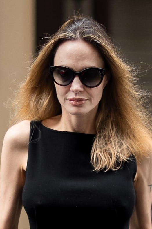 Angelina Jolie blonde ombre hair and big sunglasses