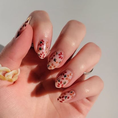 16 Fall Leaf Nail Art Designs That'll Put You In An Autumnal Mood