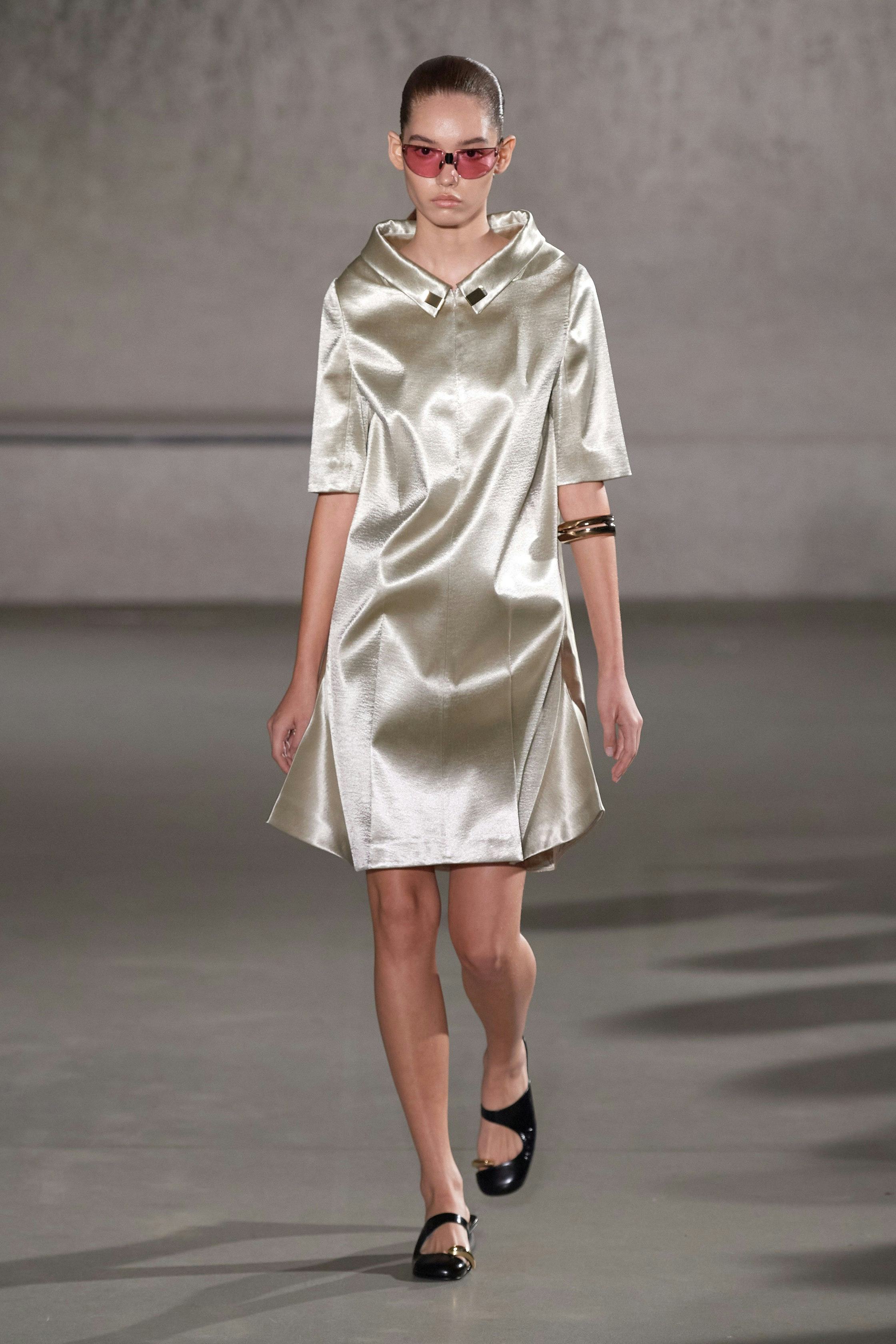 a look from Tory Burch spring 2024 runway 