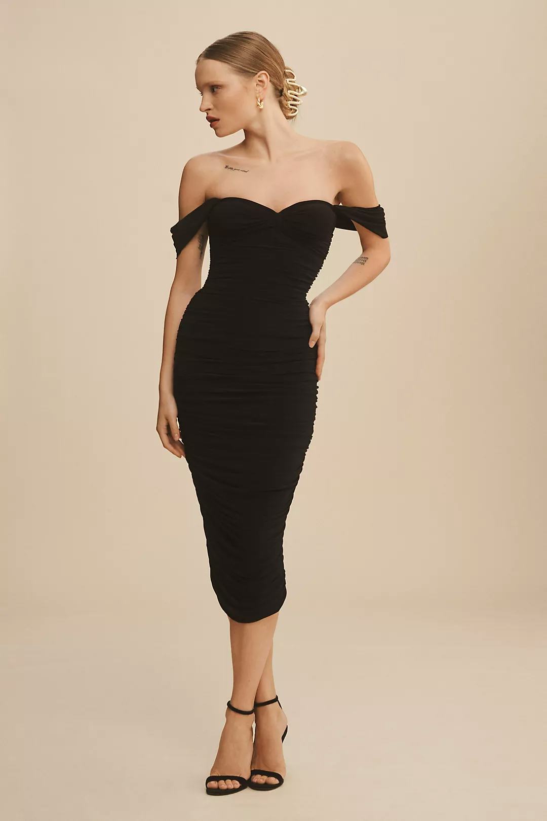 Norma Kamali Walter Slim Off-The-Shoulder Sweetheart Shirred Midi Dress