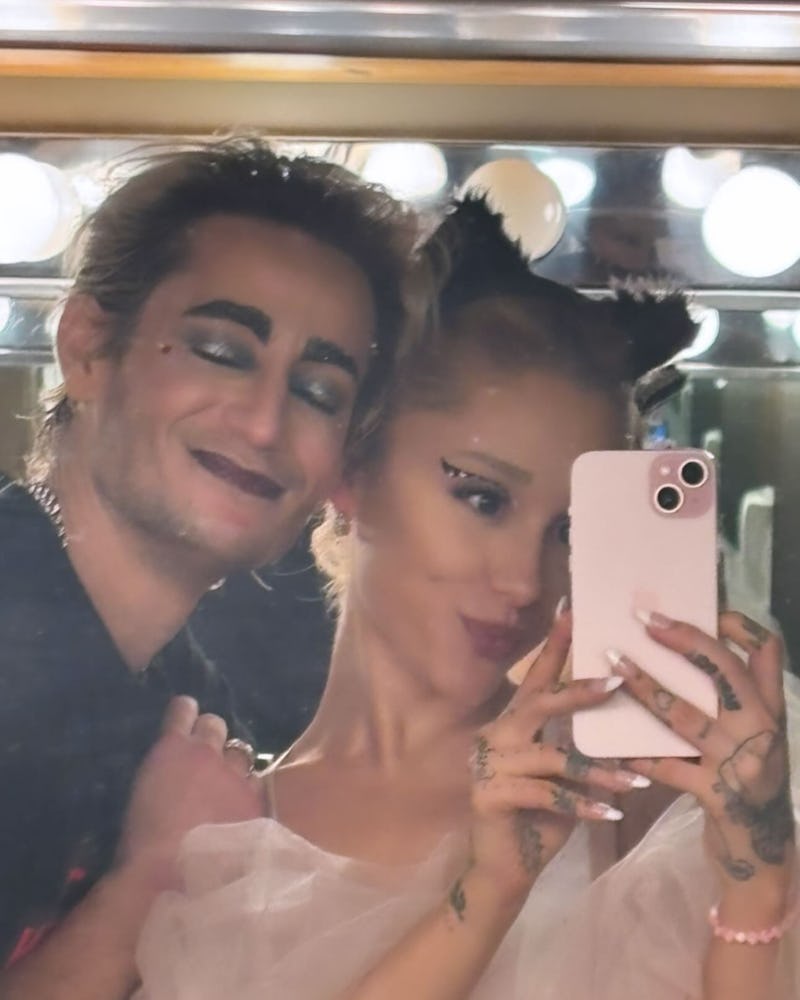 Ariana Grande face gems eyeliner