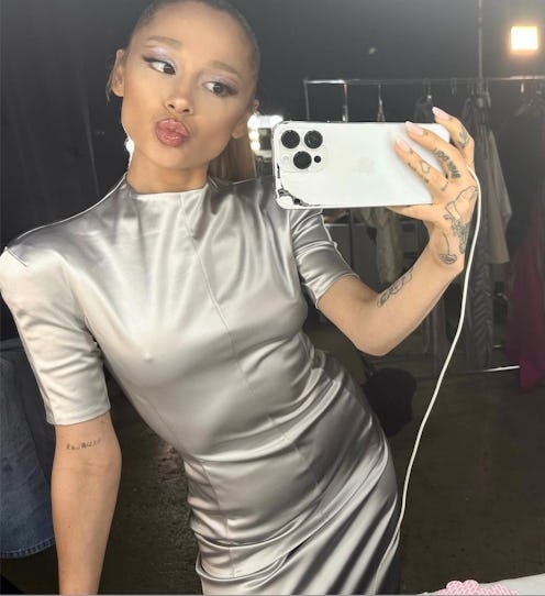 Ariana Grande french tips mirror selfie with cracked phone