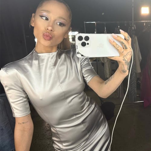 Ariana Grande french tips mirror selfie with cracked phone