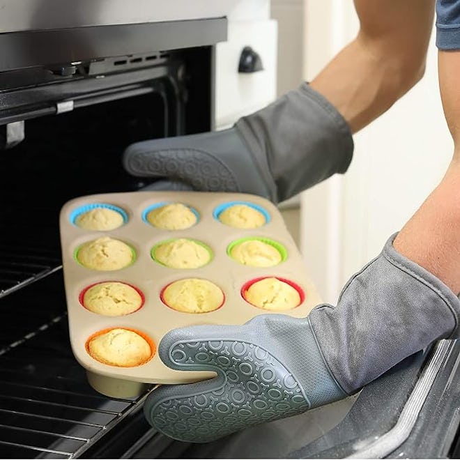 HOMWE Silicone Oven Mitts with Quilted Liner