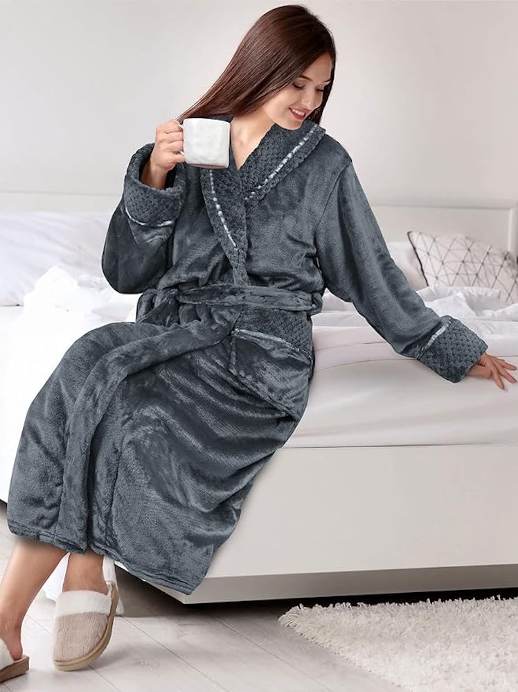 PAVILIA Plush Fleece Robe