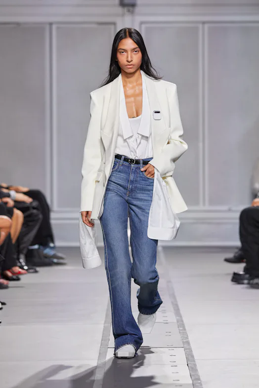 Humane Finally Shows Off What the Ai Pin Looks Like Ahead of November 9 ...