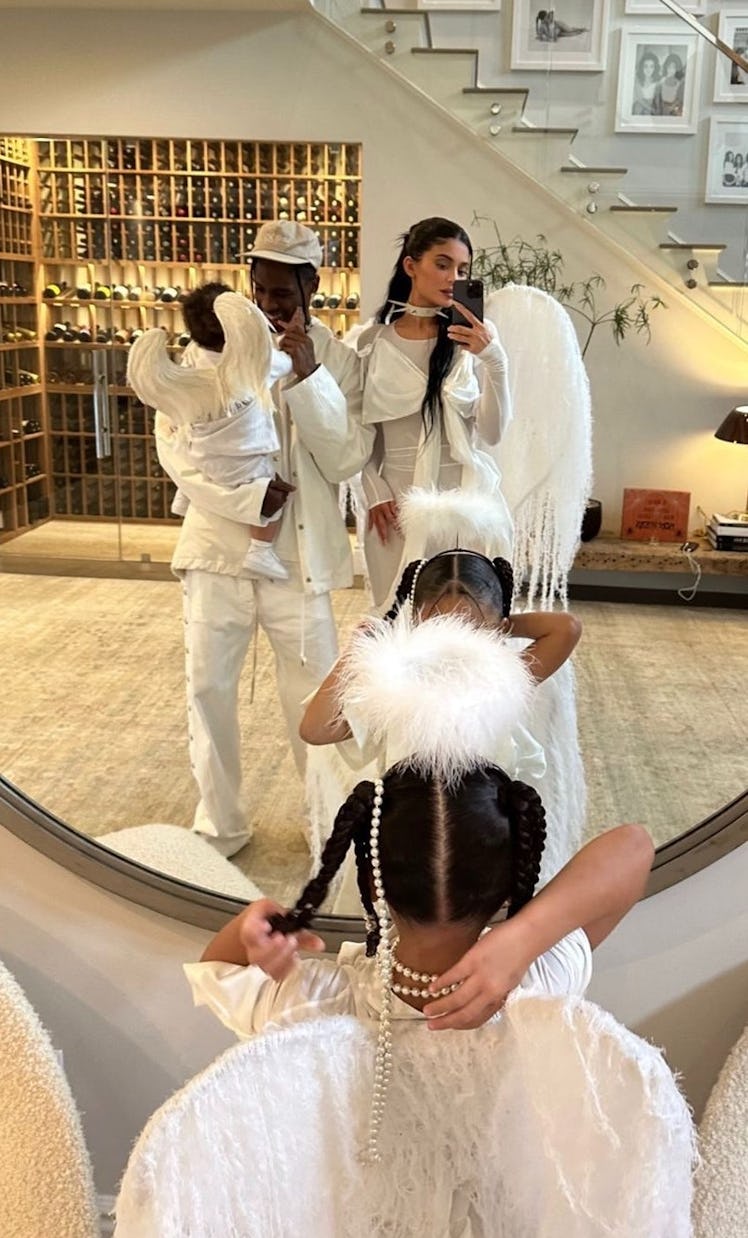 Kylie Jenner and her family as angels for Halloween 2022
