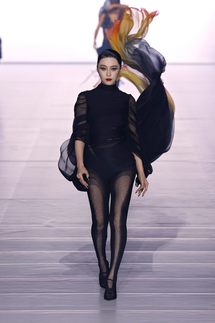 surprising models paris fashion week