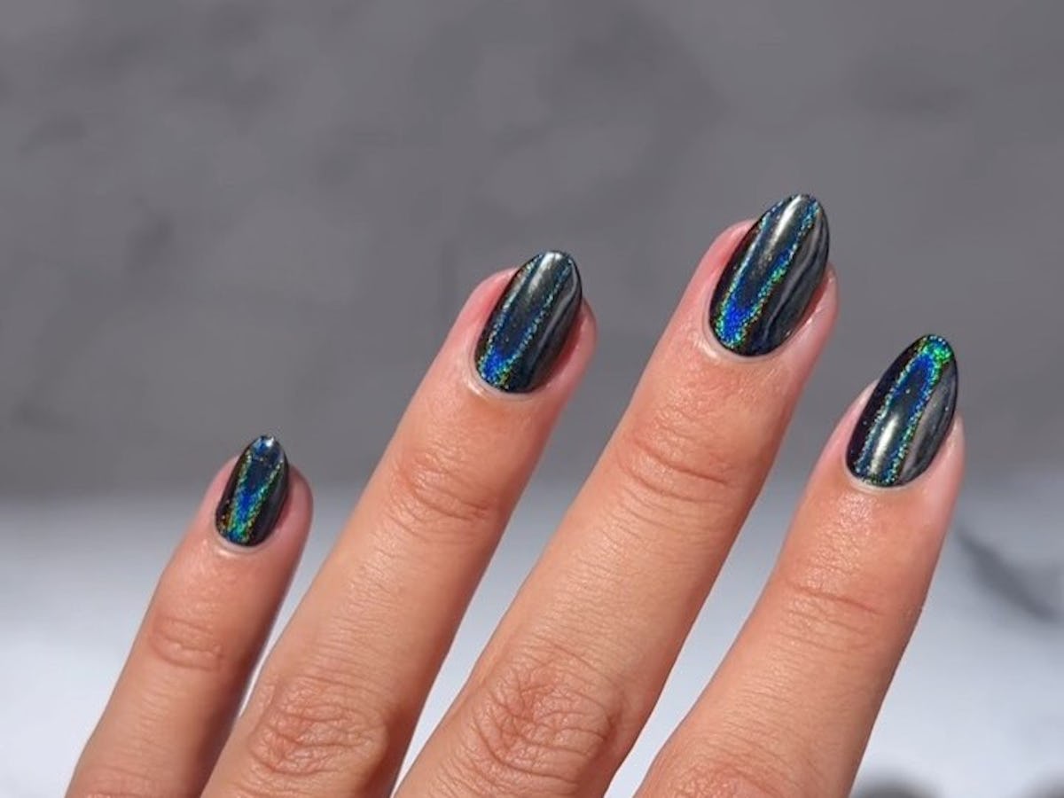 Black Metallic Nails Shine in 2025